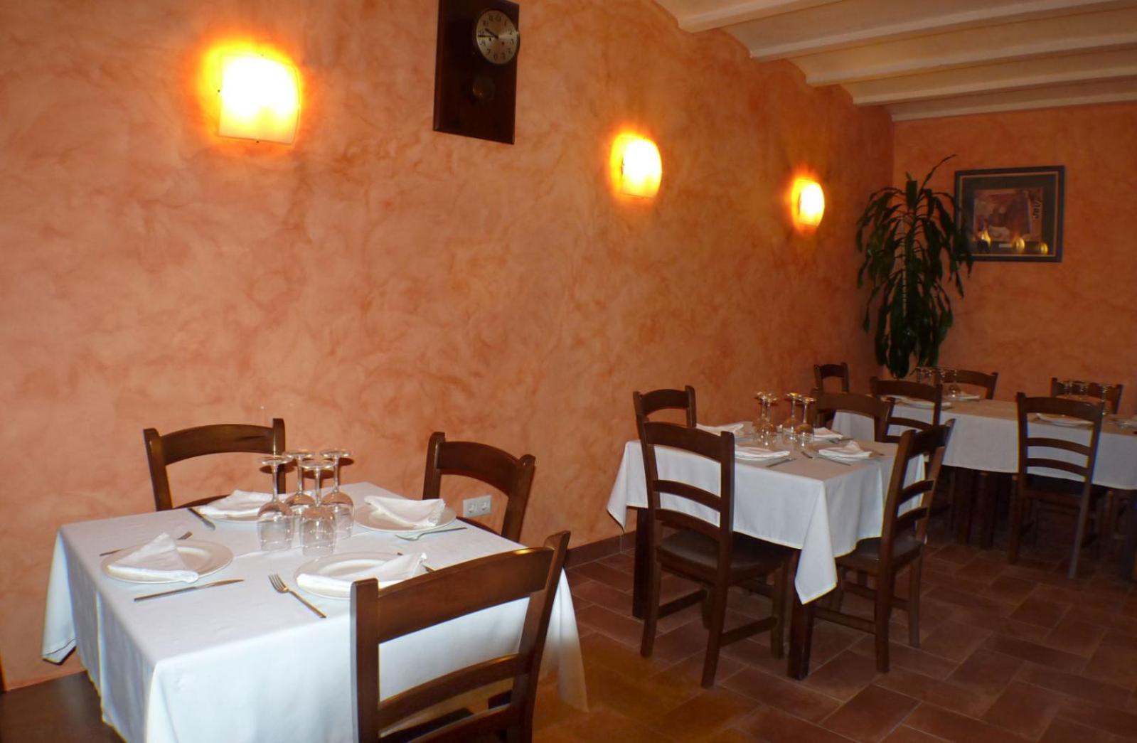 Hostal La Fuente Buera Bagian luar foto