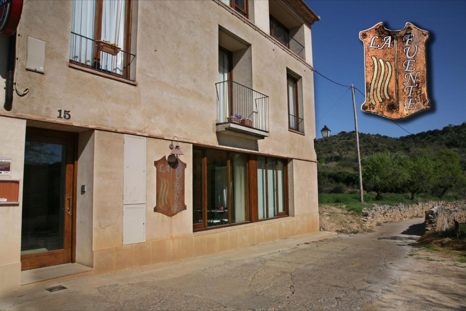 Hostal La Fuente Buera Bagian luar foto