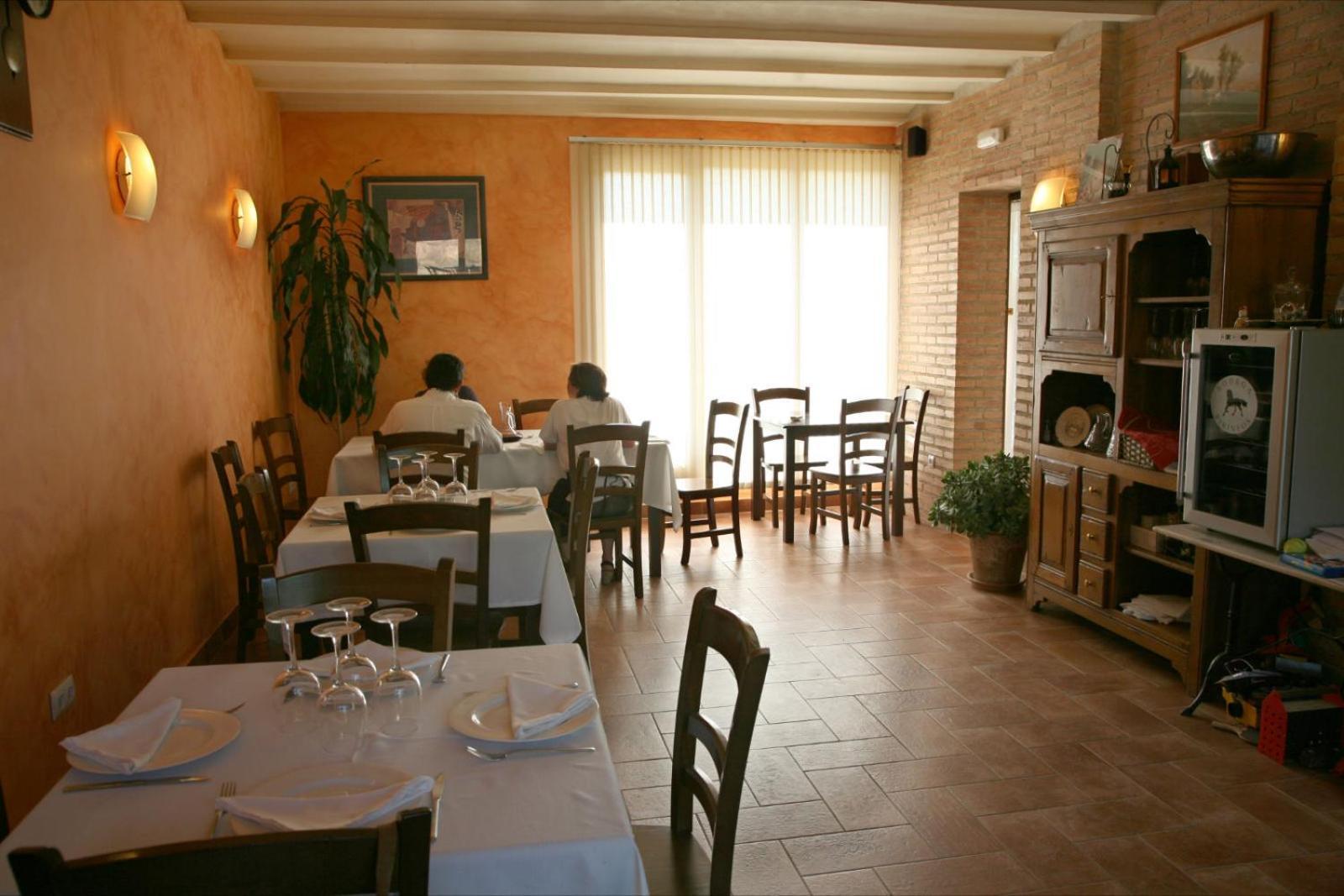 Hostal La Fuente Buera Bagian luar foto