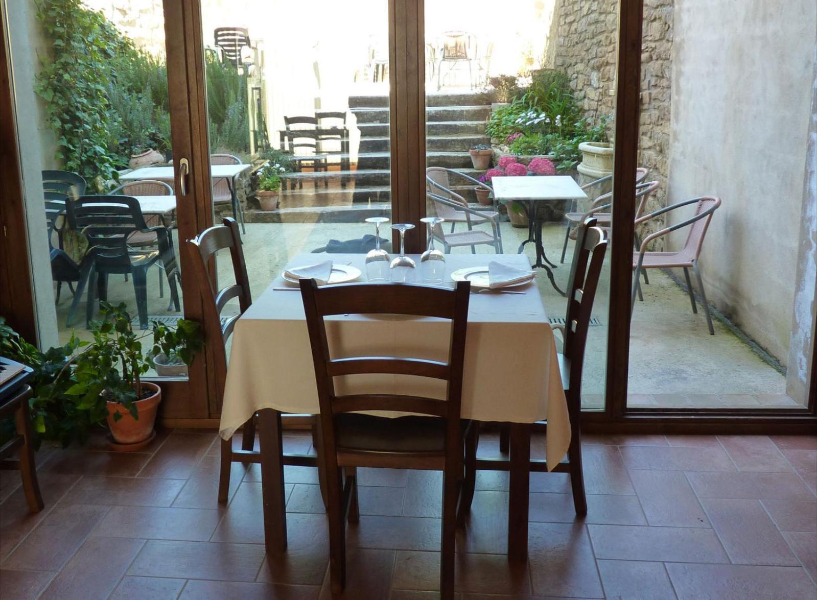 Hostal La Fuente Buera Bagian luar foto