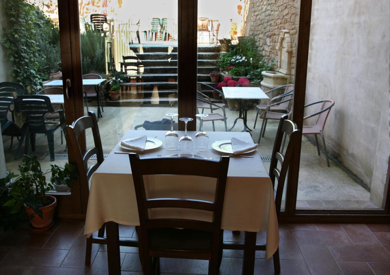 Hostal La Fuente Buera Bagian luar foto