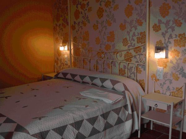 Hostal La Fuente Buera Bagian luar foto