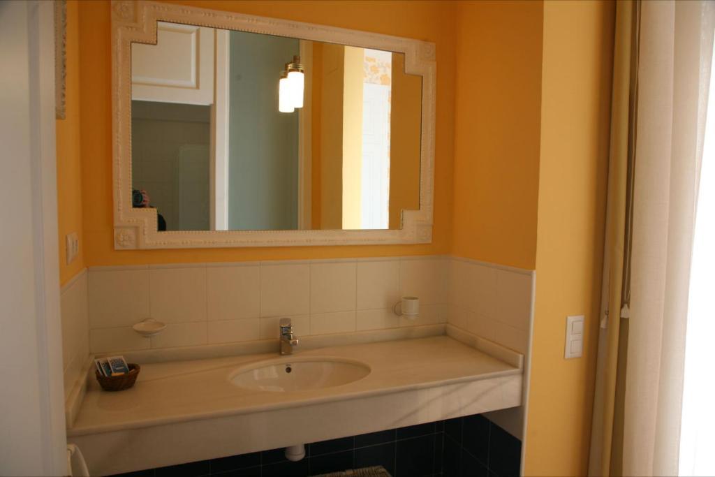 Hostal La Fuente Buera Bagian luar foto