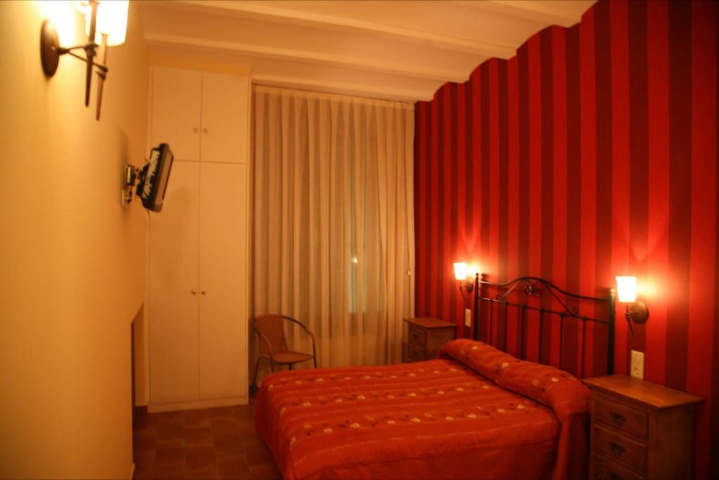 Hostal La Fuente Buera Bagian luar foto